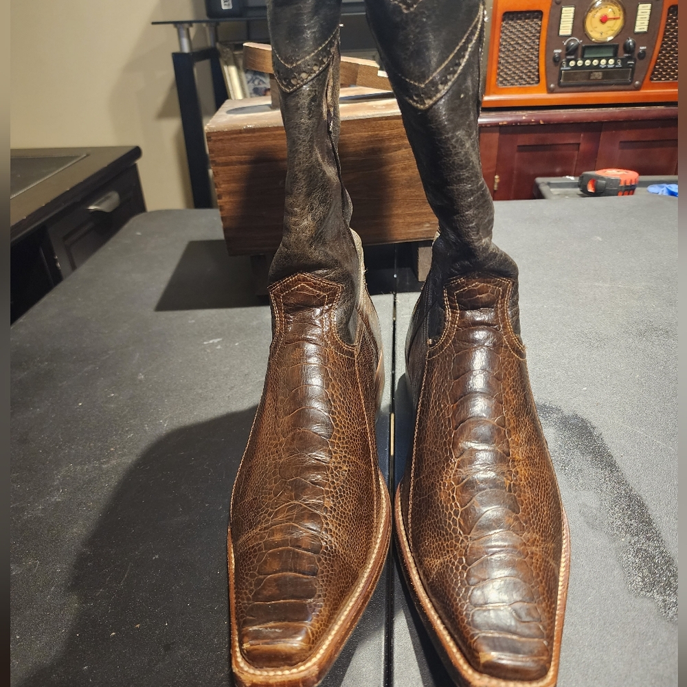 Brown Leather Cowboy Boots with Western Flair